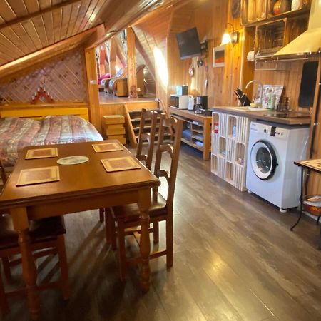 Apartamento Wooden Attic Braşov Exterior foto